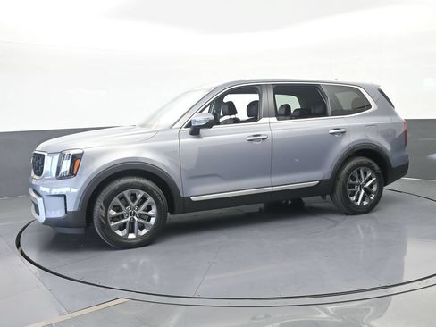 Used 2024 Kia Telluride LX FWD image 2