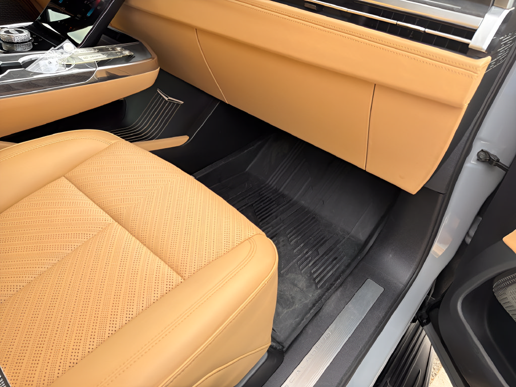 Certified 2026 Cadillac Escalade IQL Sport 2 w/ LPO, Floor Liner Package AWD/4WD image 39