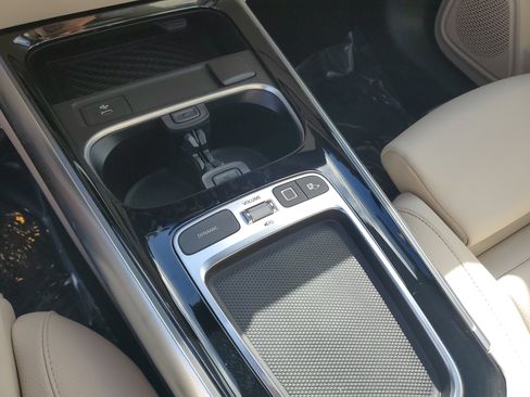 Certified 2025 Mercedes-Benz GLA 250 image 22