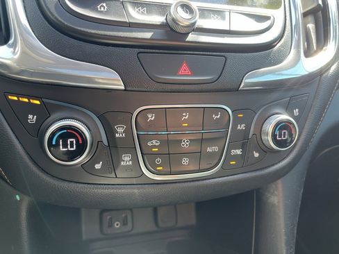 Used 2018 Chevrolet Equinox Premier image 14