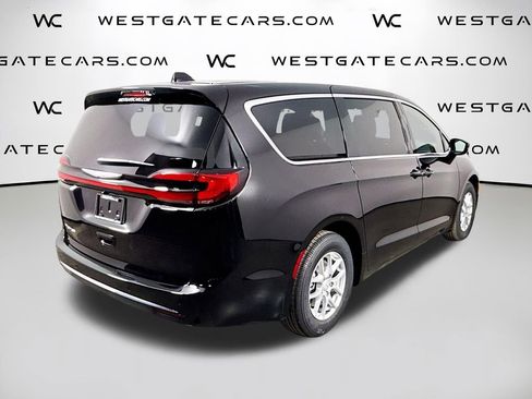 New 2026 Chrysler Pacifica Select image 8