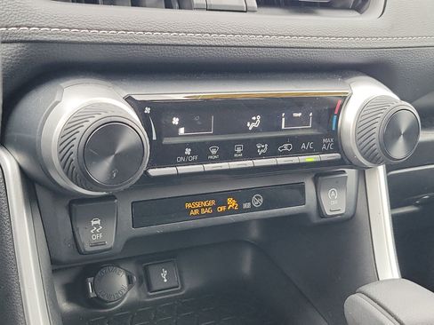 Used 2022 Toyota RAV4 LE image 28