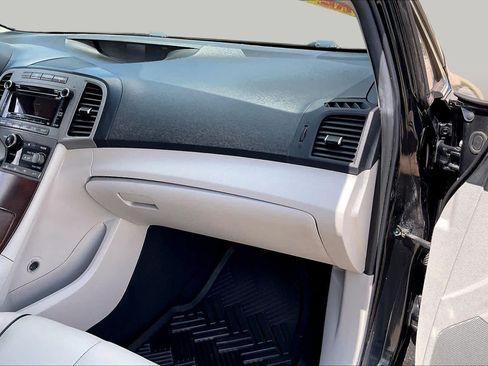 Used 2011 Toyota Venza w/ Leather Pkg FWD image 18