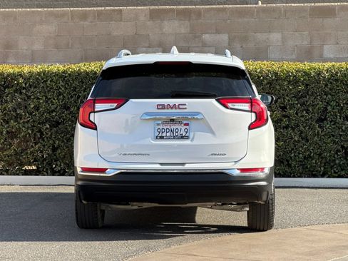 Used 2024 GMC Terrain SLT AWD/4WD image 5