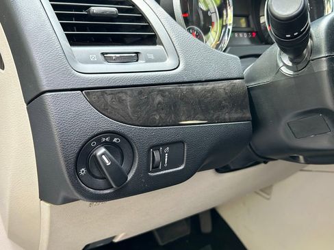 Used 2019 Dodge Grand Caravan SE FWD image 17