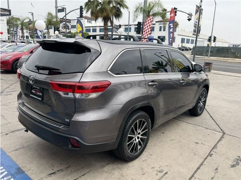 Used 2017 Toyota Highlander SE FWD image 14