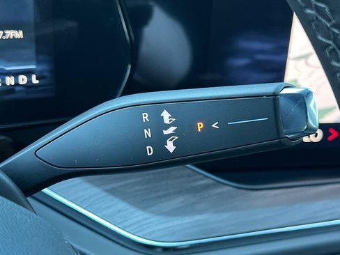 New 2026 Chevrolet Suburban Premier image 23