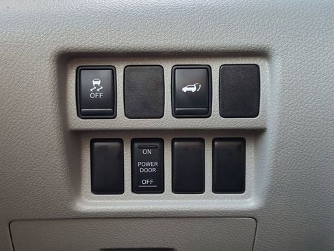 Used 2012 Nissan Quest SL image 12