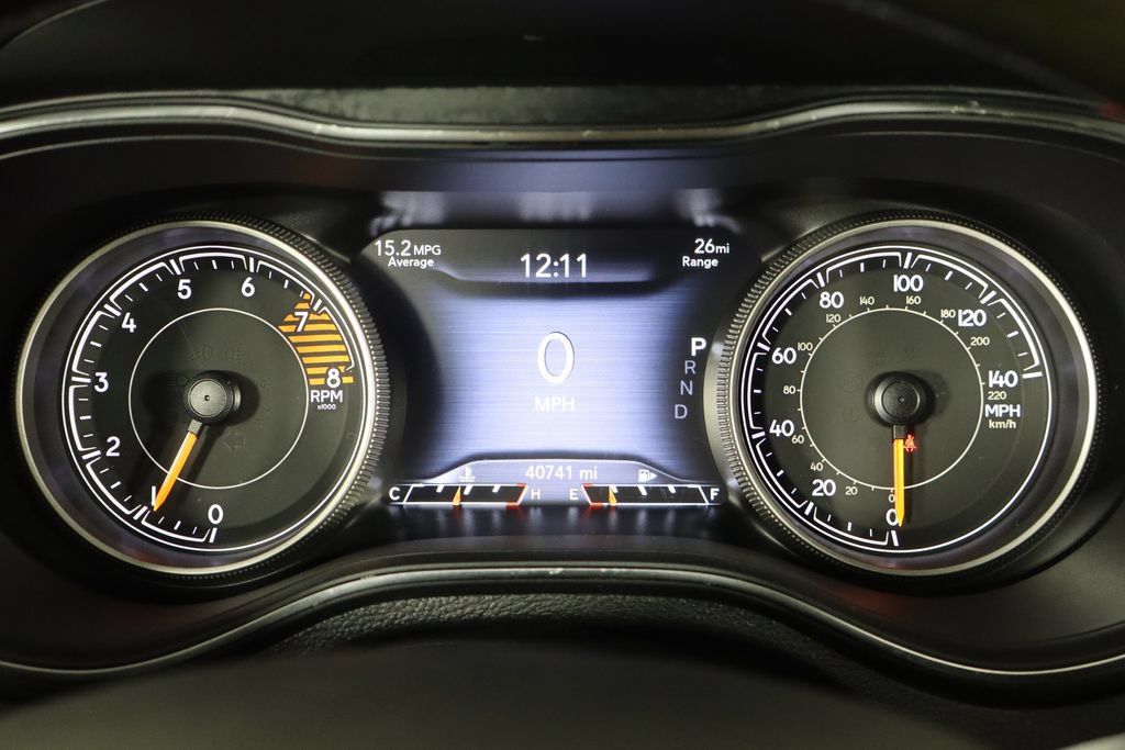 Used 2019 Jeep Cherokee Overland w/ Technology Group AWD/4WD image 11