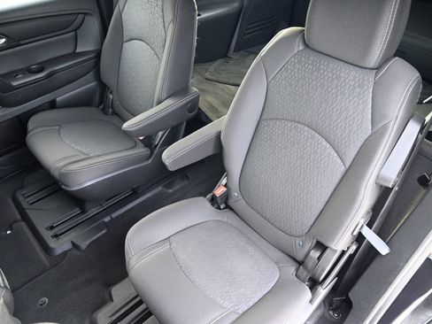 Used 2015 GMC Acadia SLE image 37