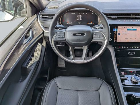 New 2026 Jeep Grand Cherokee Limited AWD/4WD image 15