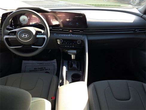 Certified 2024 Hyundai Elantra SEL image 10