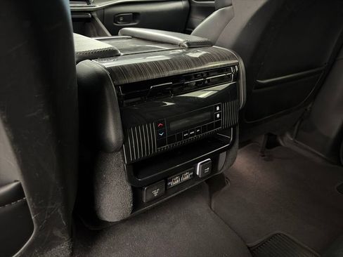 Used 2022 Jeep Wagoneer Series II AWD/4WD image 13