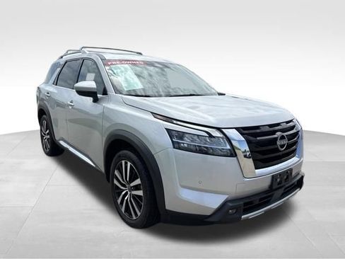 Used 2023 Nissan Pathfinder Platinum w/ Cargo Package AWD/4WD image 5
