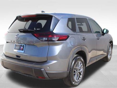 Used 2024 Nissan Rogue S image 8