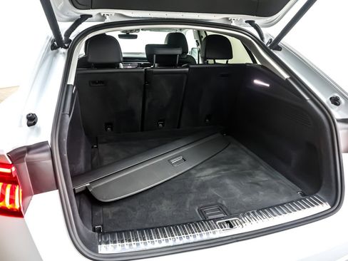 Used 2023 Audi Q8 Premium Plus w/ Premium Plus Package image 23