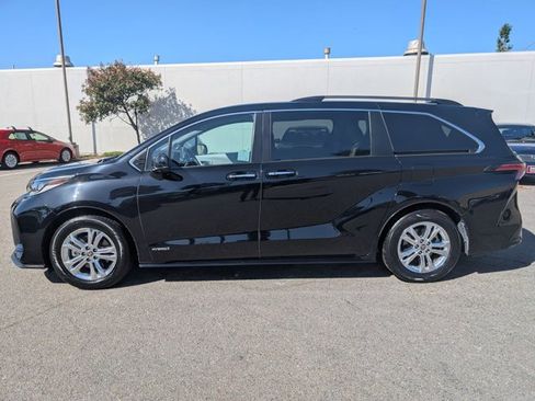 Used 2021 Toyota Sienna XSE w/ XSE Plus Package AWD/4WD image 9