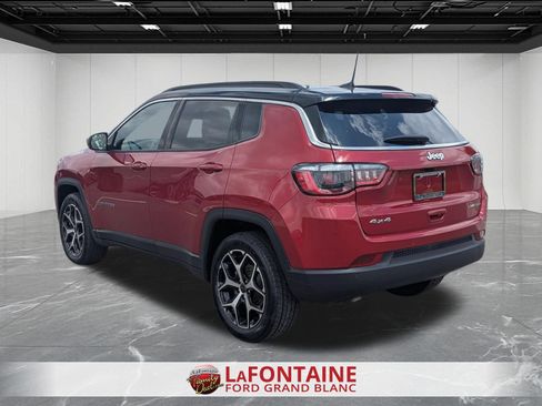 Used 2025 Jeep Compass Limited AWD/4WD image 3