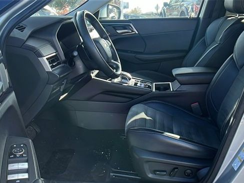 Used 2024 Mitsubishi Outlander SE image 17