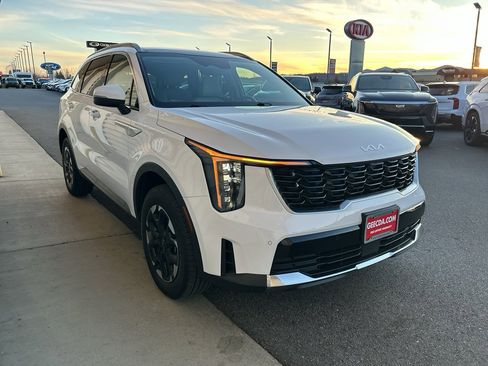Certified 2025 Kia Sorento S w/ Panoramic Sunroof Package image 4