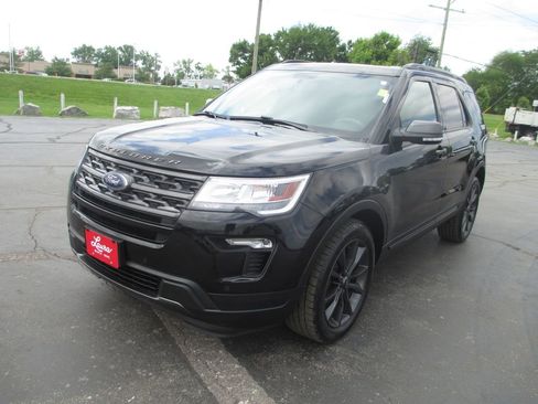 Used 2018 Ford Explorer XLT w/ Equipment Group 202A AWD/4WD image 11