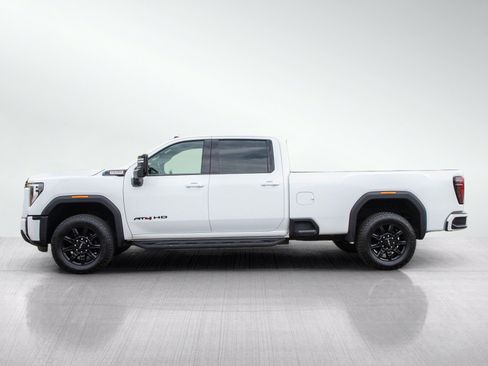Used 2024 GMC Sierra 2500 AT4 w/ Technology Package AWD/4WD image 2