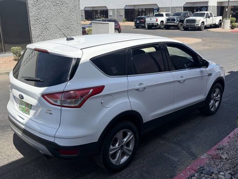 Used 2016 Ford Escape SE w/ SE Cold Weather Package AWD/4WD image 4