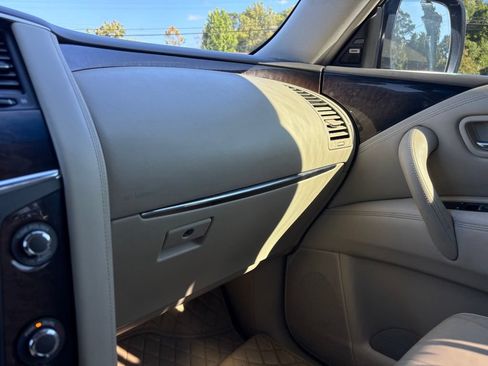 Used 2014 INFINITI QX80 4WD w/ Deluxe Touring Package image 39