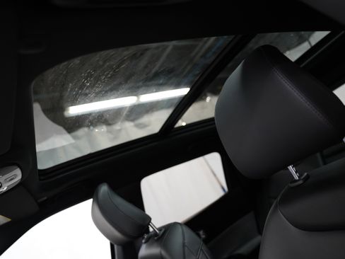 New 2025 Jeep Compass Latitude w/ Sun & Sound Group image 25