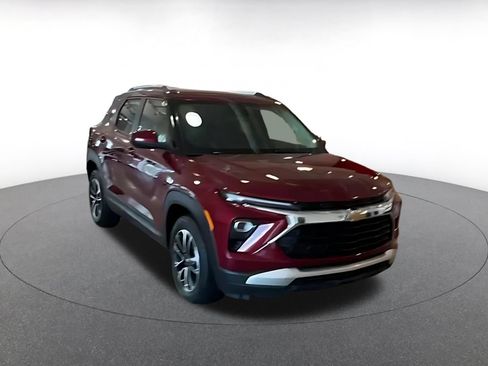 Used 2025 Chevrolet TrailBlazer LT FWD image 3