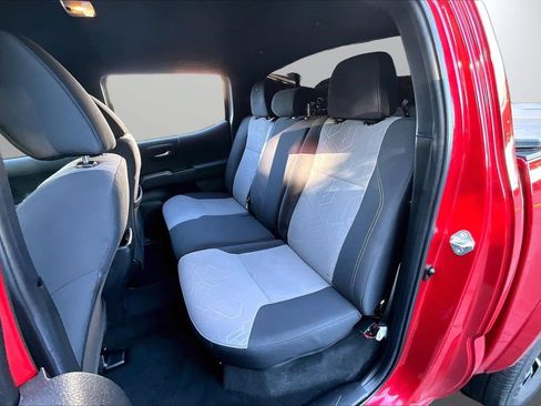 Used 2022 Toyota Tacoma TRD Sport AWD/4WD image 21