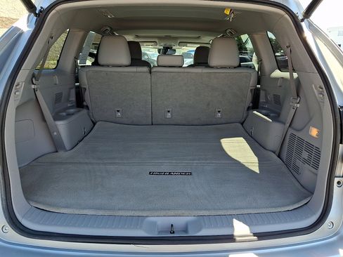 Used 2017 Toyota Highlander XLE w/ Carpet Mat Package AWD/4WD image 32