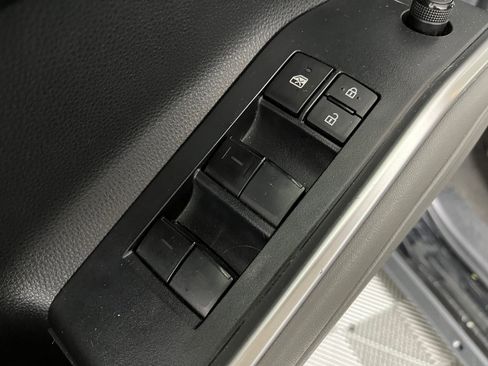 Used 2023 Toyota Highlander LE image 10