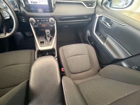 Used 2025 Toyota RAV4 XLE AWD/4WD image 12