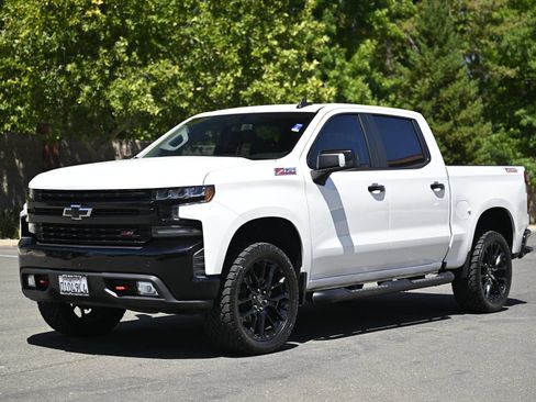 Used 2019 Chevrolet Silverado 1500 LT Trail Boss AWD/4WD image 3