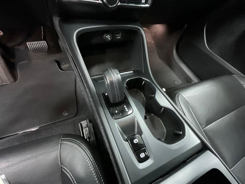 Used 2021 Volvo XC40 T4 Momentum FWD image 14