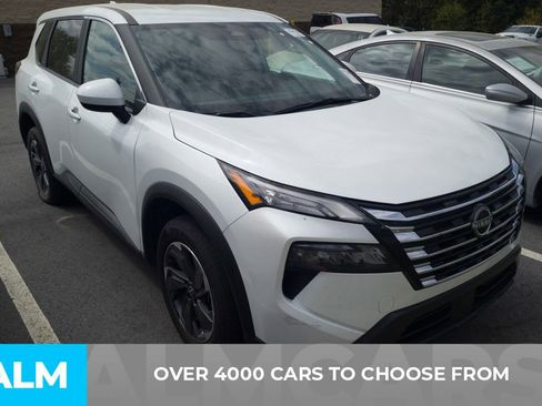 Used 2025 Nissan Rogue SV FWD image 2