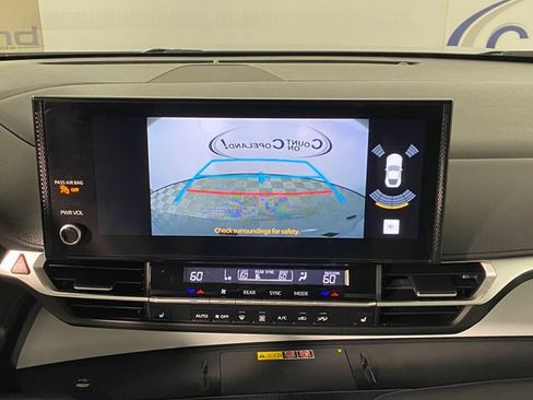 Certified 2025 Toyota Sienna XLE FWD image 18