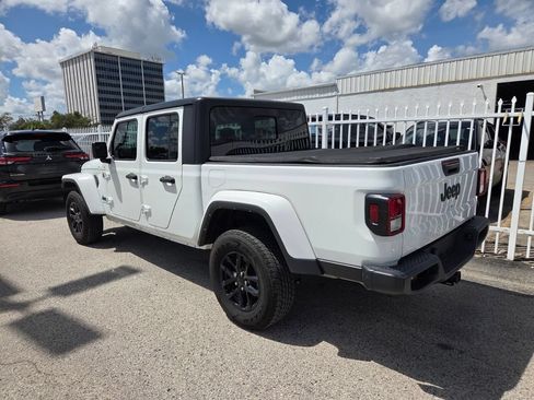 Used 2023 Jeep Gladiator Sport AWD/4WD image 7