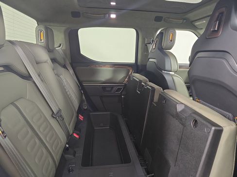 Used 2022 Rivian R1T Launch Edition image 24