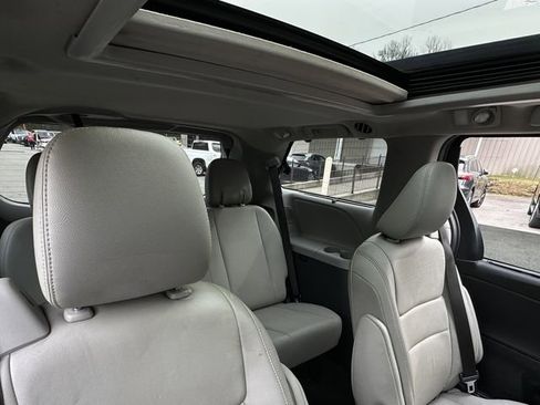Used 2015 Toyota Sienna Limited Premium image 43