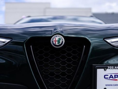 Used 2021 Alfa Romeo Stelvio Ti w/ Nero Edizione AWD/4WD image 15