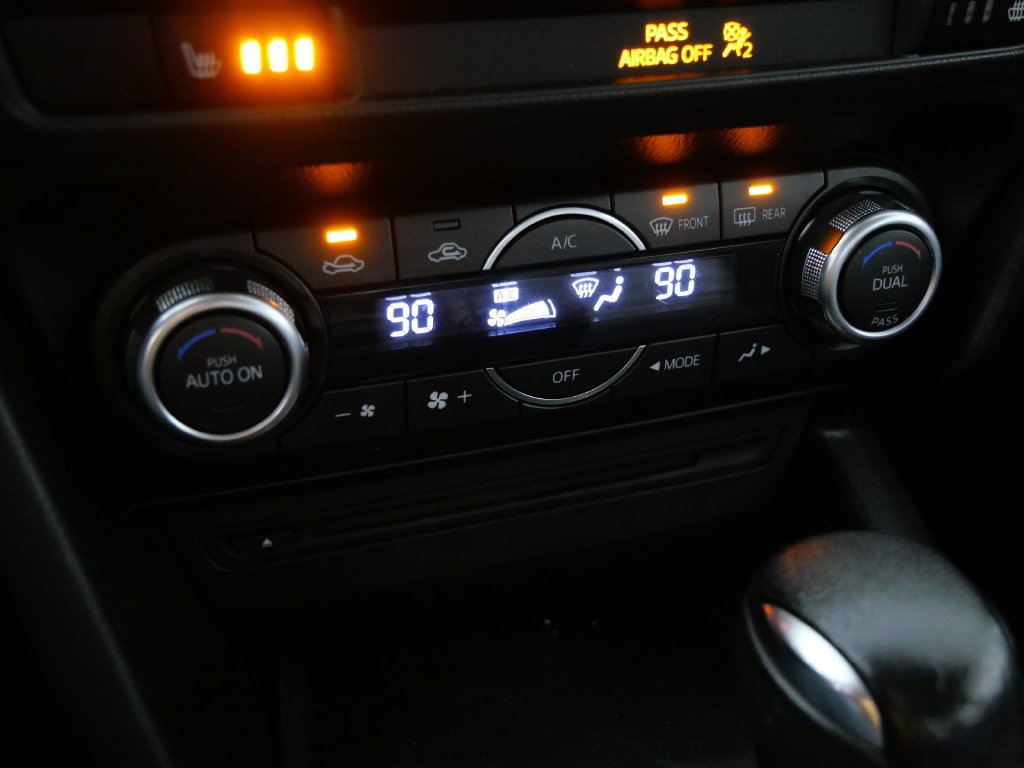 Used 2014 MAZDA MAZDA3 s Touring FWD image 23