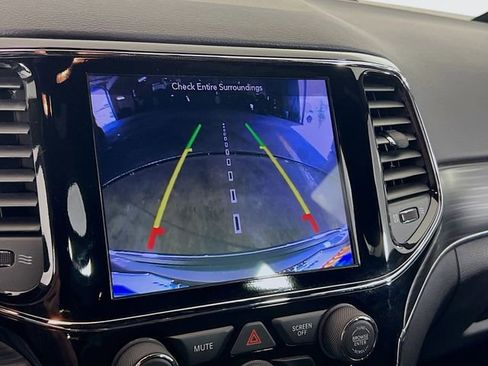 Used 2019 Jeep Grand Cherokee Limited w/ Luxury Group II image 17