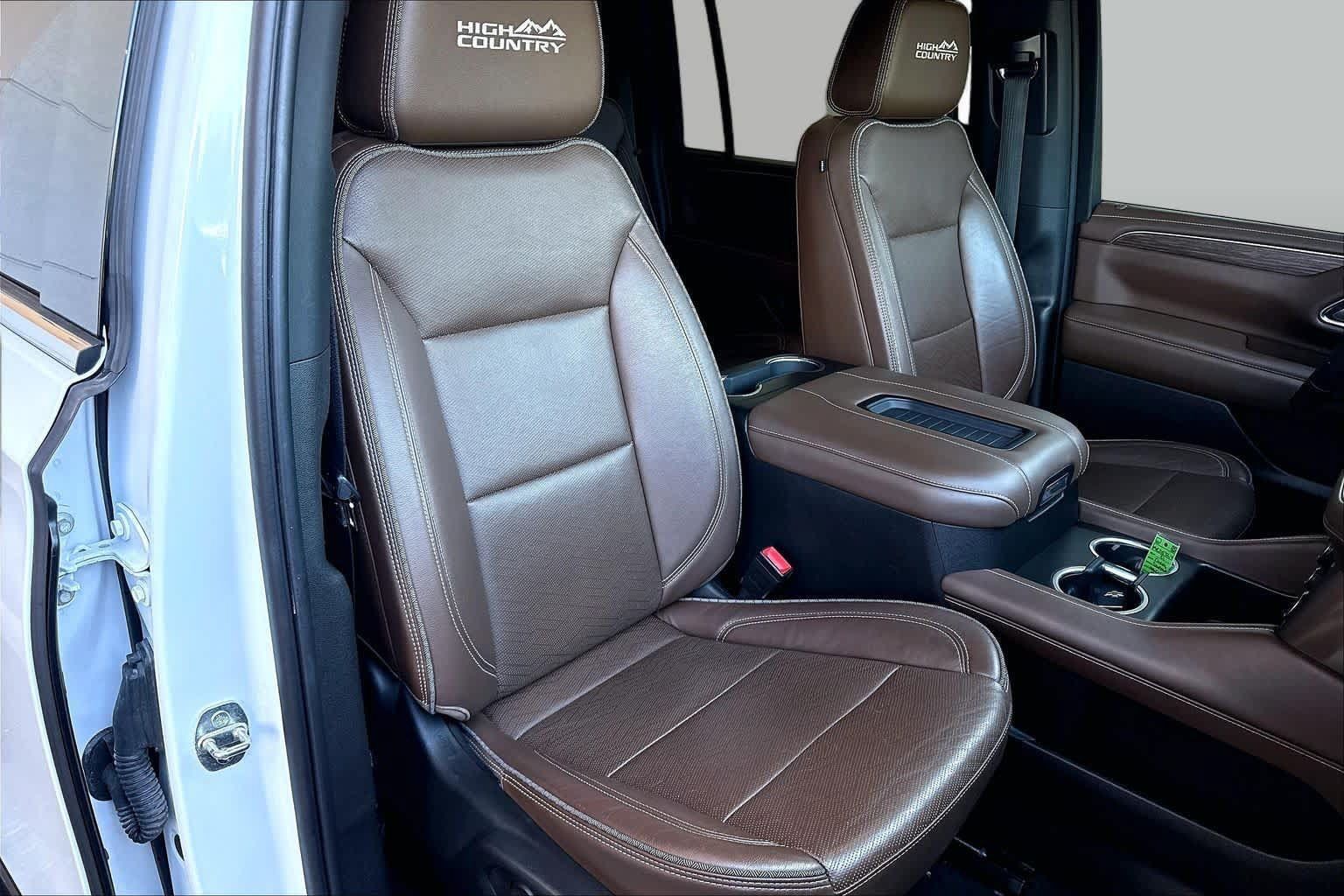 Used 2021 Chevrolet Suburban High Country w/ Premium Package AWD/4WD image 9