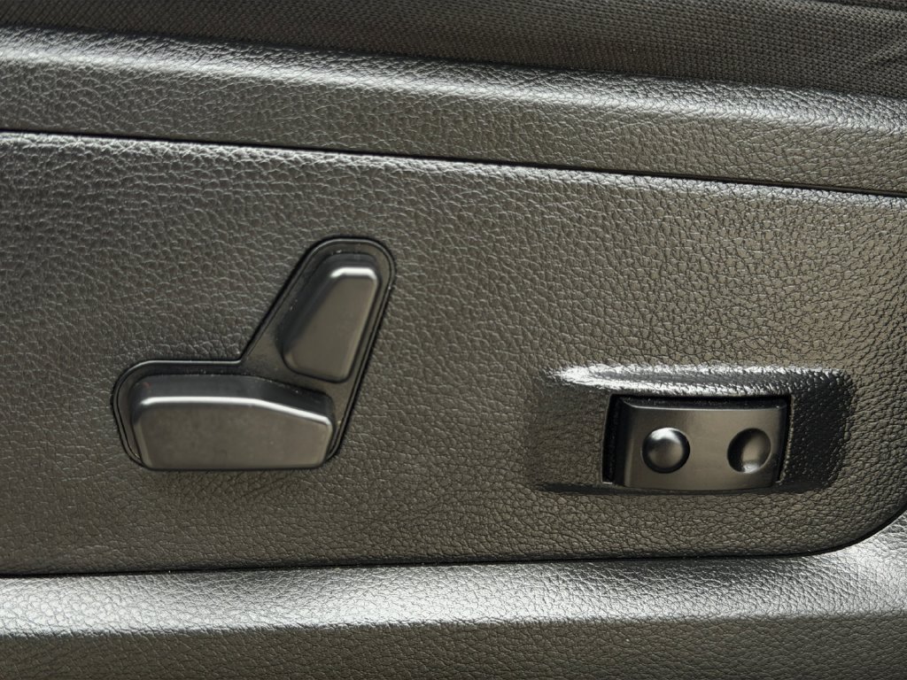 Used 2024 RAM 3500 Big Horn w/ Night Edition AWD/4WD image 11