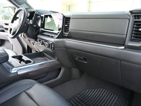 Used 2024 Chevrolet Silverado 2500 LTZ w/ LTZ Convenience Package image 19