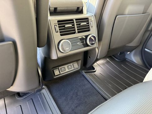 New 2026 Land Rover Discovery Limited Edition image 12