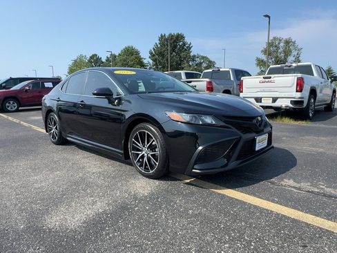 Used 2023 Toyota Camry SE w/ Convenience Package FWD image 2