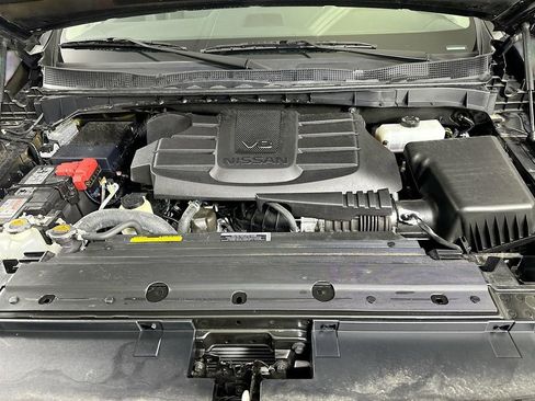 Used 2024 Nissan Titan SV w/ SV Convenience Package image 9